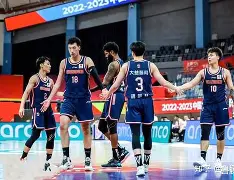 里程碑夜！深圳男篮止住颓势；欧冠今晨刷纪录；球迷炸锅；身体对抗强度拉满(新疆男篮的球迷)