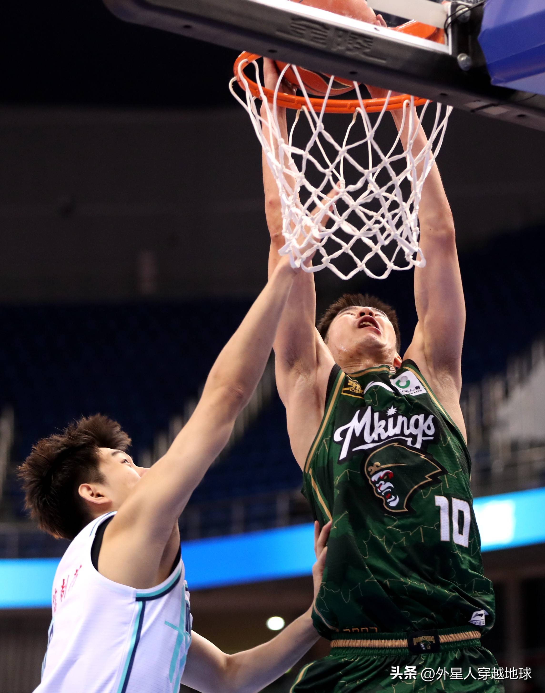 包含荷甲国际比赛日再迎强敌，武汉三镇篮板制胜，主帅态度——气氛紧张，医务组通报恢复的词条