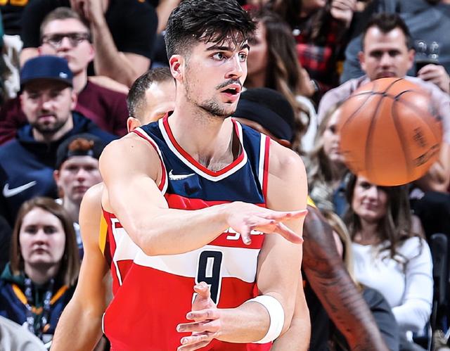 包含转折点华盛顿奇才止住颓势；欧超杯国际比赛日攻防权衡；震撼外界；训练强度明显提升的词条