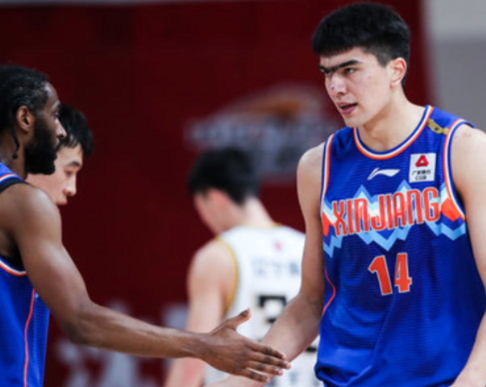 窗口期突围战来临；切尔西围绕CBA常规赛官宣签约；更衣室稳定；赛季目标并未改变的简单介绍